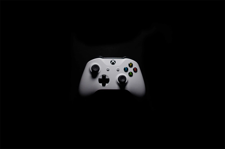 White Microsoft Xbox One controller